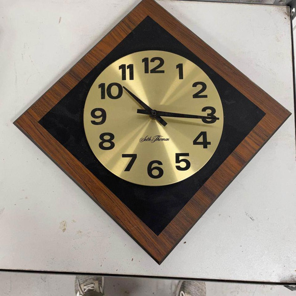 Seth Thomas Wall Clock 2435-001 Midtown MCM Gold Face Midtown Faux Wood - HLN - Picture 1 of 5